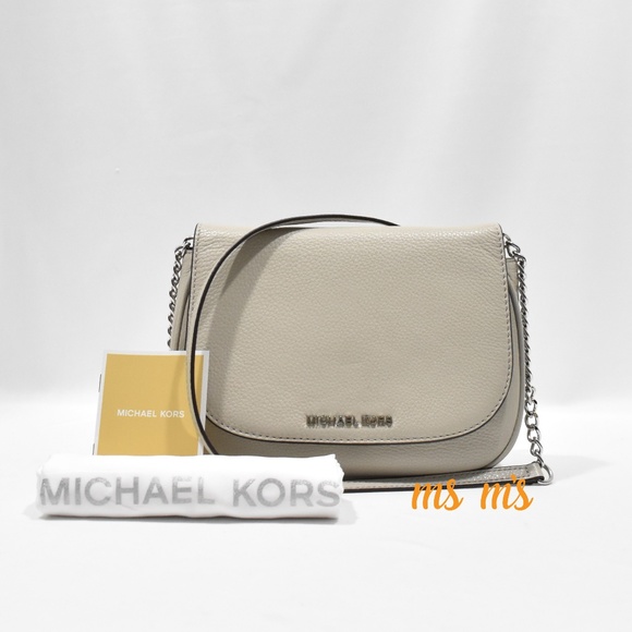 Michael Kors Handbags - NWT Michael Kors Medium LEATHER Flap corssbody